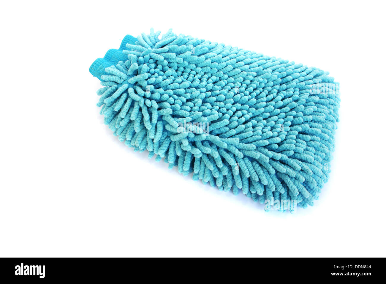 Duster bleu isolé sur fond blanc. Banque D'Images