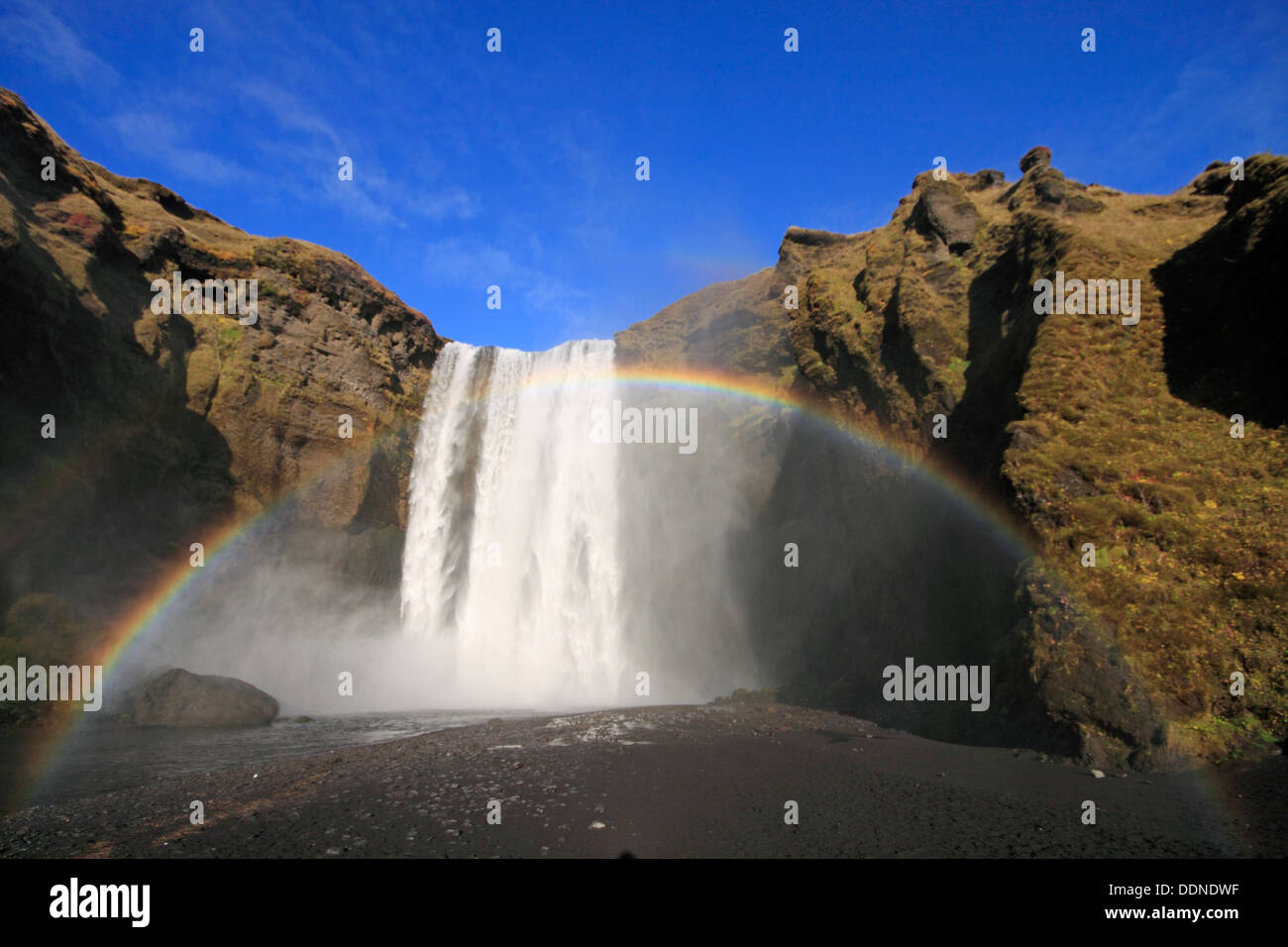 À arc-en-ciel cascade Skogafoss, Islande, Europe Banque D'Images