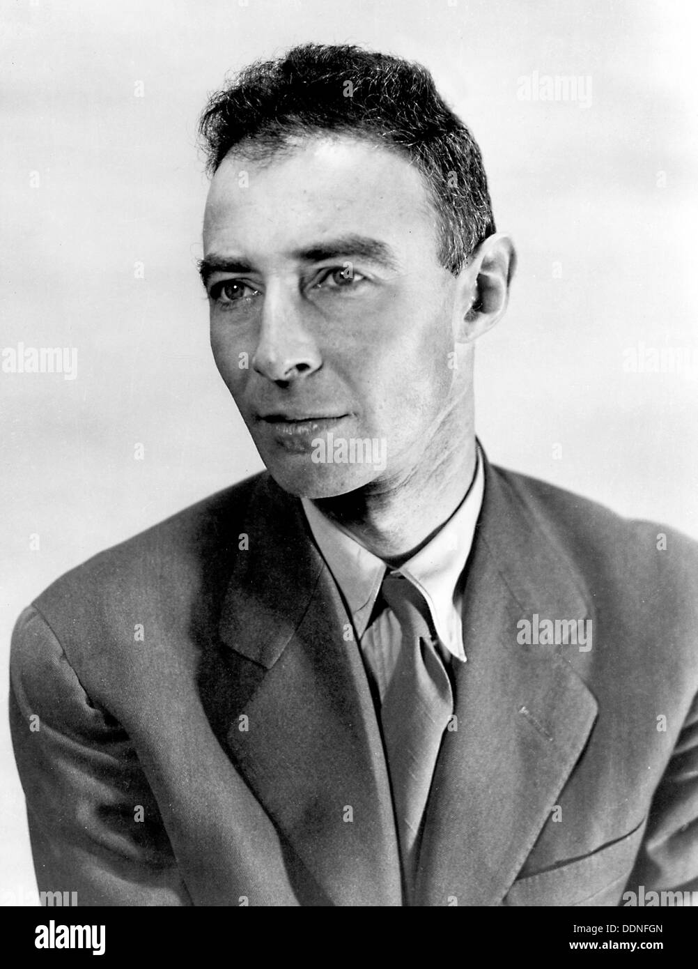 Robert Oppenheimer, Julius Robert Oppenheimer, physicien théoricien américain souvent appelé le "père de la bombe atomique" Banque D'Images