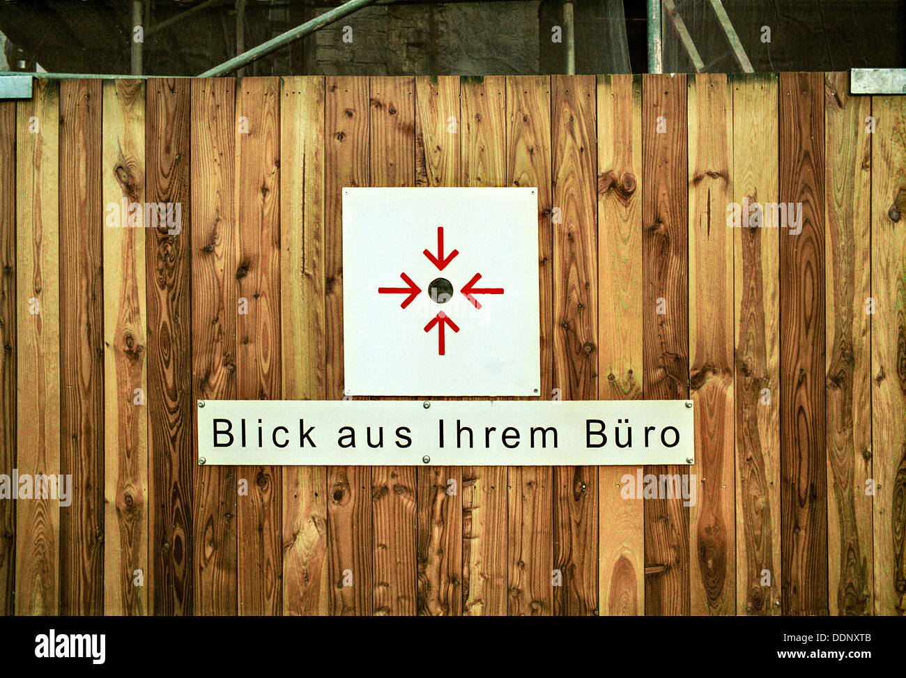 Mur en bois avec texte allemand Banque D'Images