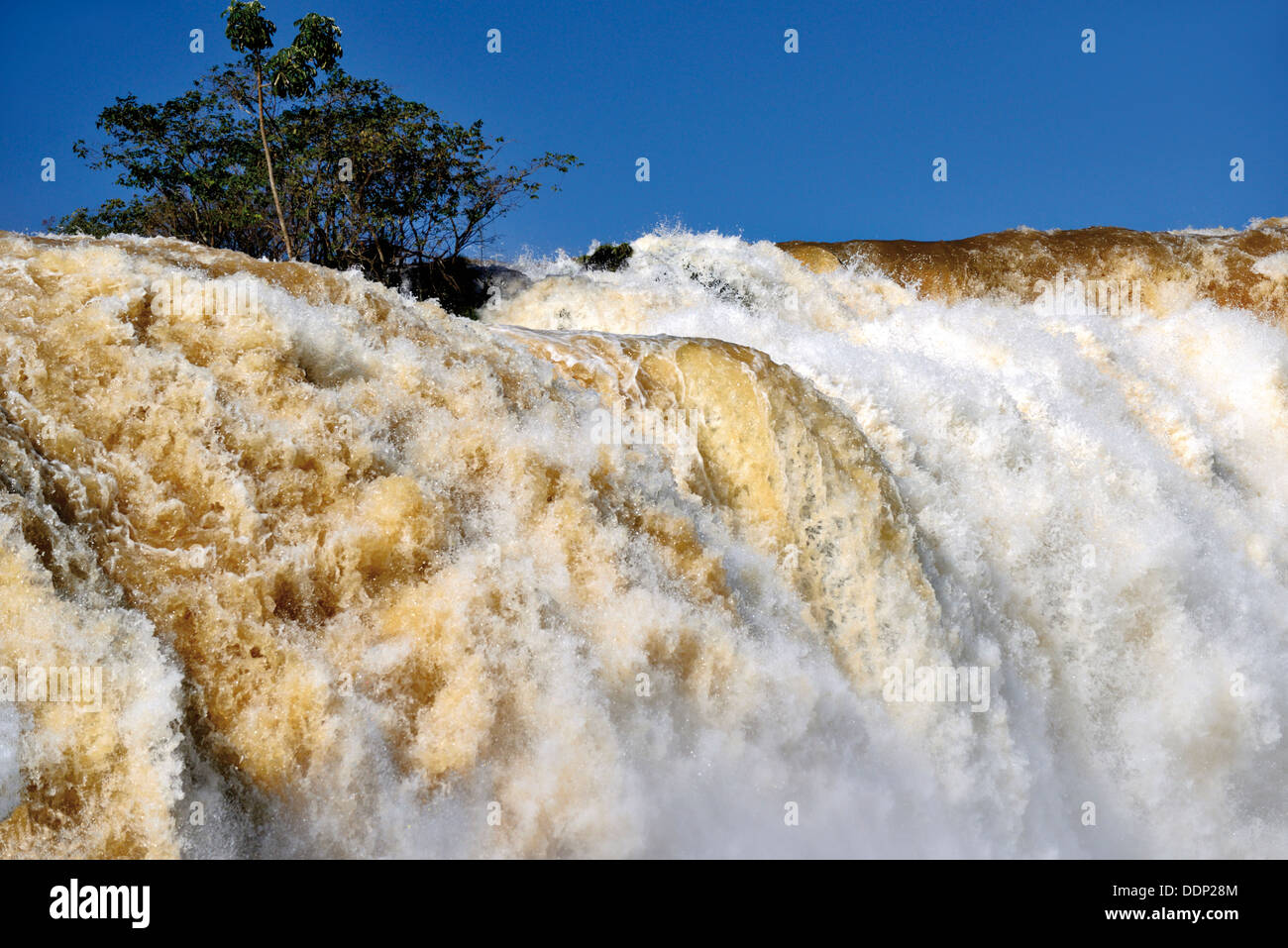Brésil, São Paulo : Iguassu Falls avec enregistrer les niveaux d'eau après de fortes pluies Banque D'Images