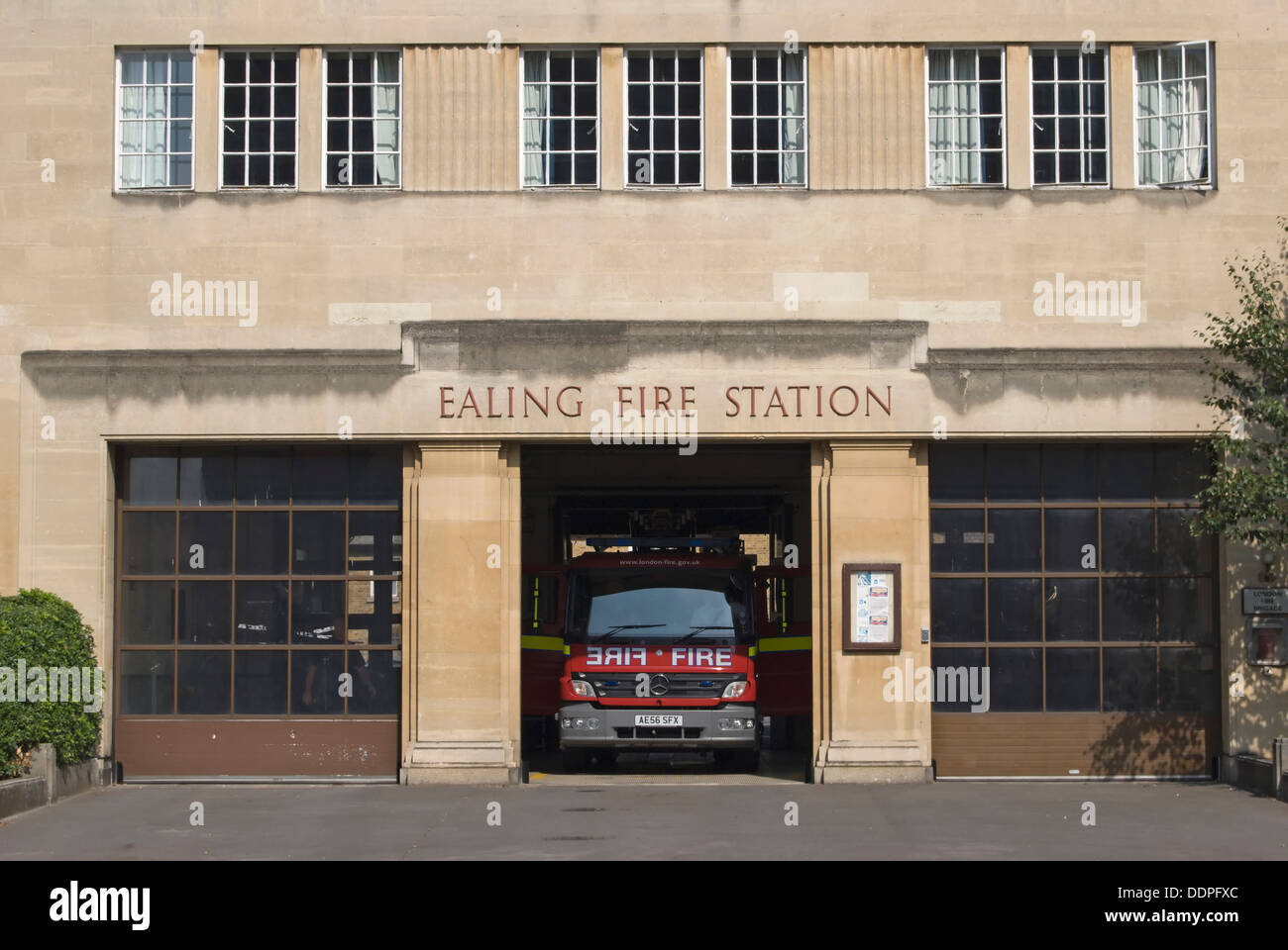 L'extérieur de l'Ealing 1931 fire station, Ealing, London, England Banque D'Images