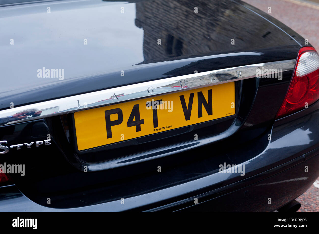 La plaque de numéro personnalisé sur Jaguar S type UK Banque D'Images