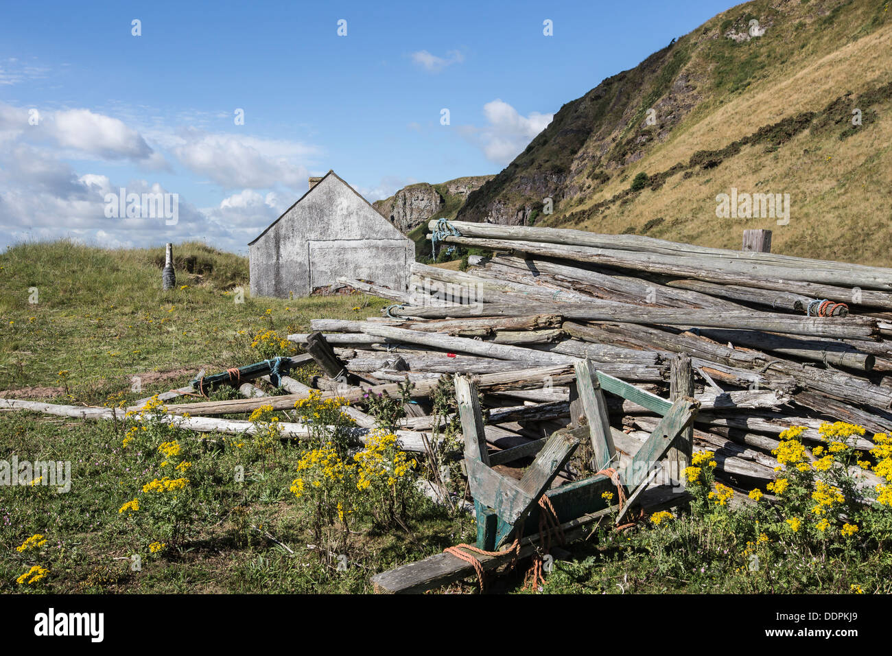 Enjeux & Net Fishermen's bothy à St Cyrus dans l'Aberdeenshire, Ecosse Banque D'Images