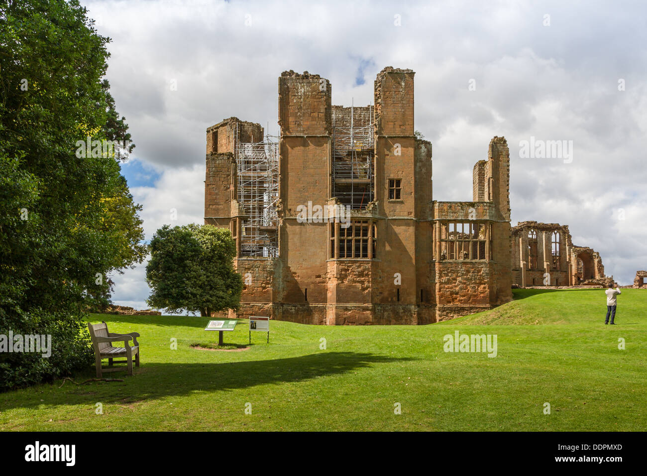 Le travail sur le projet des plates-formes à Leicesters bâtiment dans le château de Kenilworth, Warwickshire, en Angleterre. Février 2014 s'ouvre. Banque D'Images