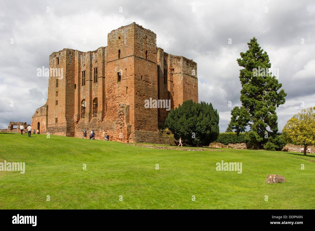 Les ruines de la Norman garder au château de Kenilworth, Warwickshire, en Angleterre. Banque D'Images