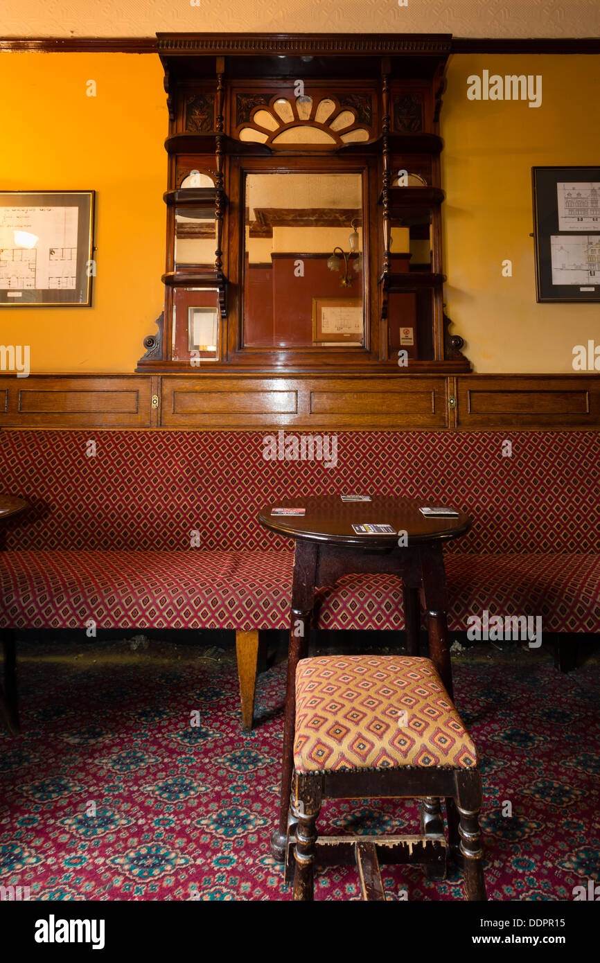 Le Cardigan Arms in Kirkstall Road, Leeds est l'une des pubs du patrimoine désigné du CAMRA. Construite entre 1893-1895. Banque D'Images