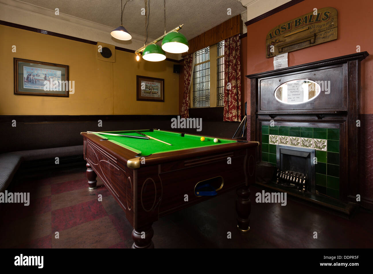 Le Cardigan Arms in Kirkstall Road, Leeds est l'une des pubs du patrimoine désigné du CAMRA. Construite entre 1893-1895. Banque D'Images