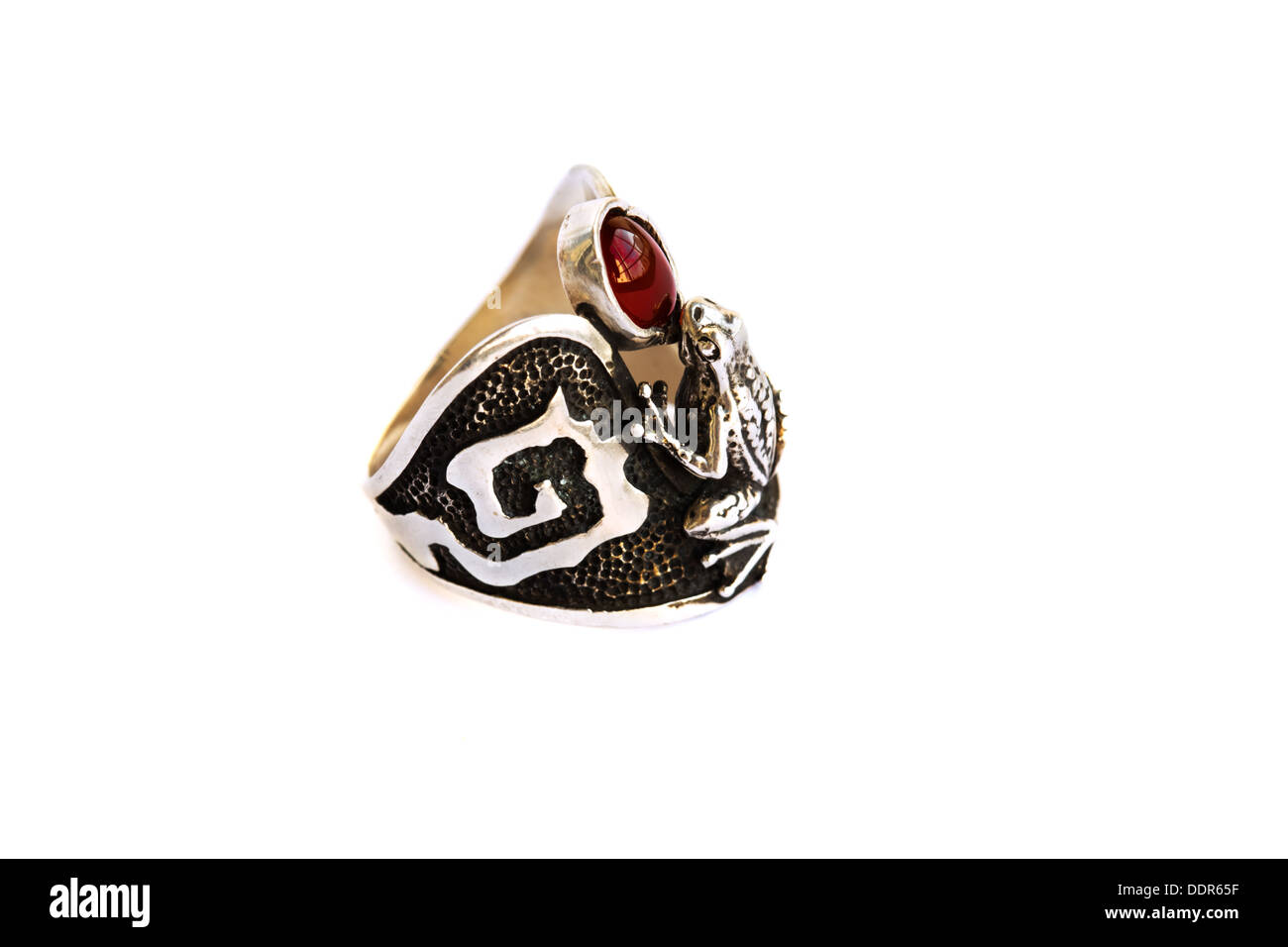 L'arménien ancien style bague avec pierres grenat. Banque D'Images