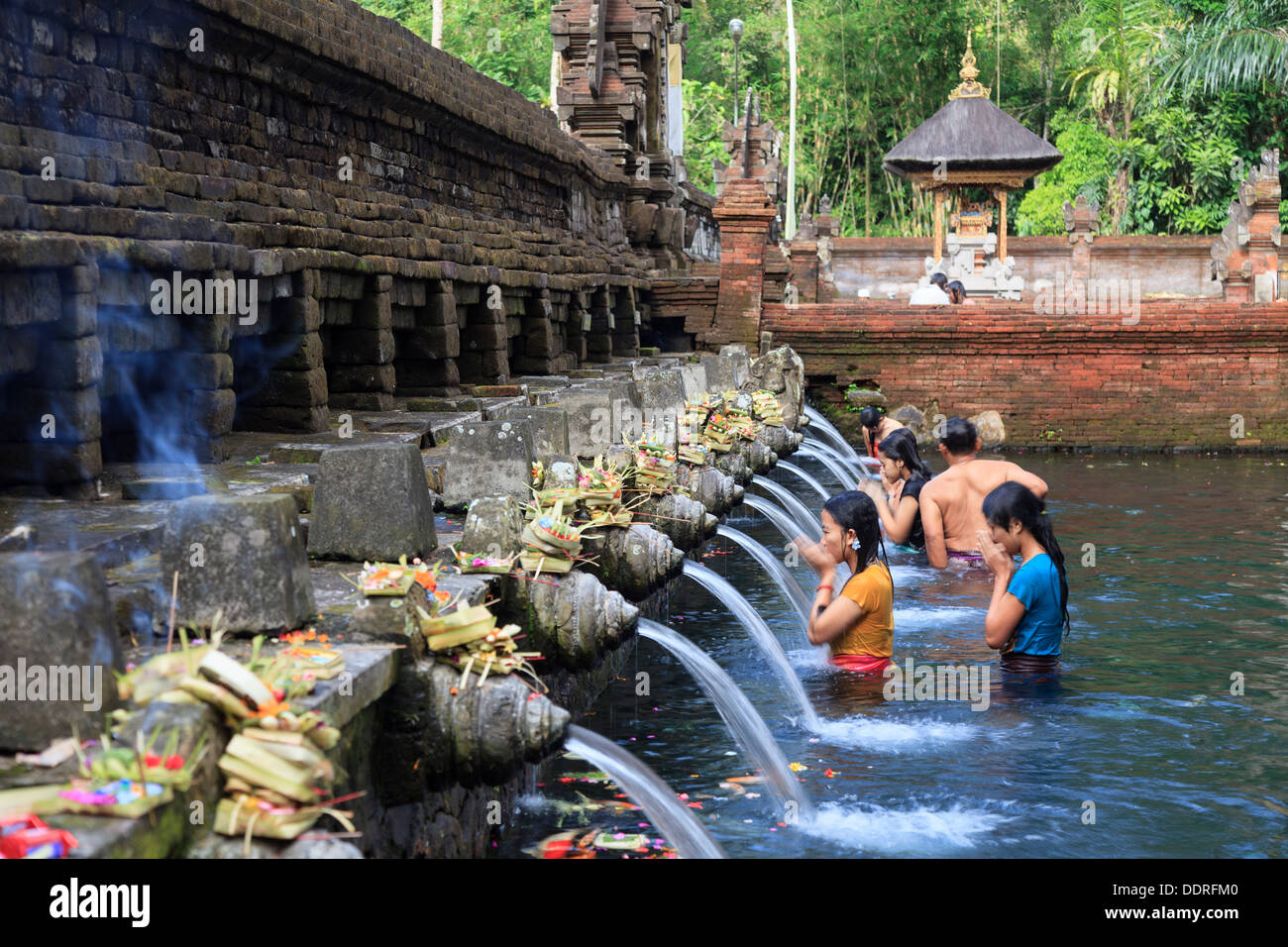 L'INDONÉSIE, Bali, Temple Tirta Empul, sacrée Springs Banque D'Images