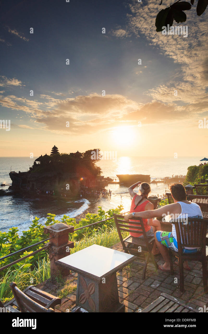 Coucher de soleil au temple de tanah lot Banque de photographies et d ...