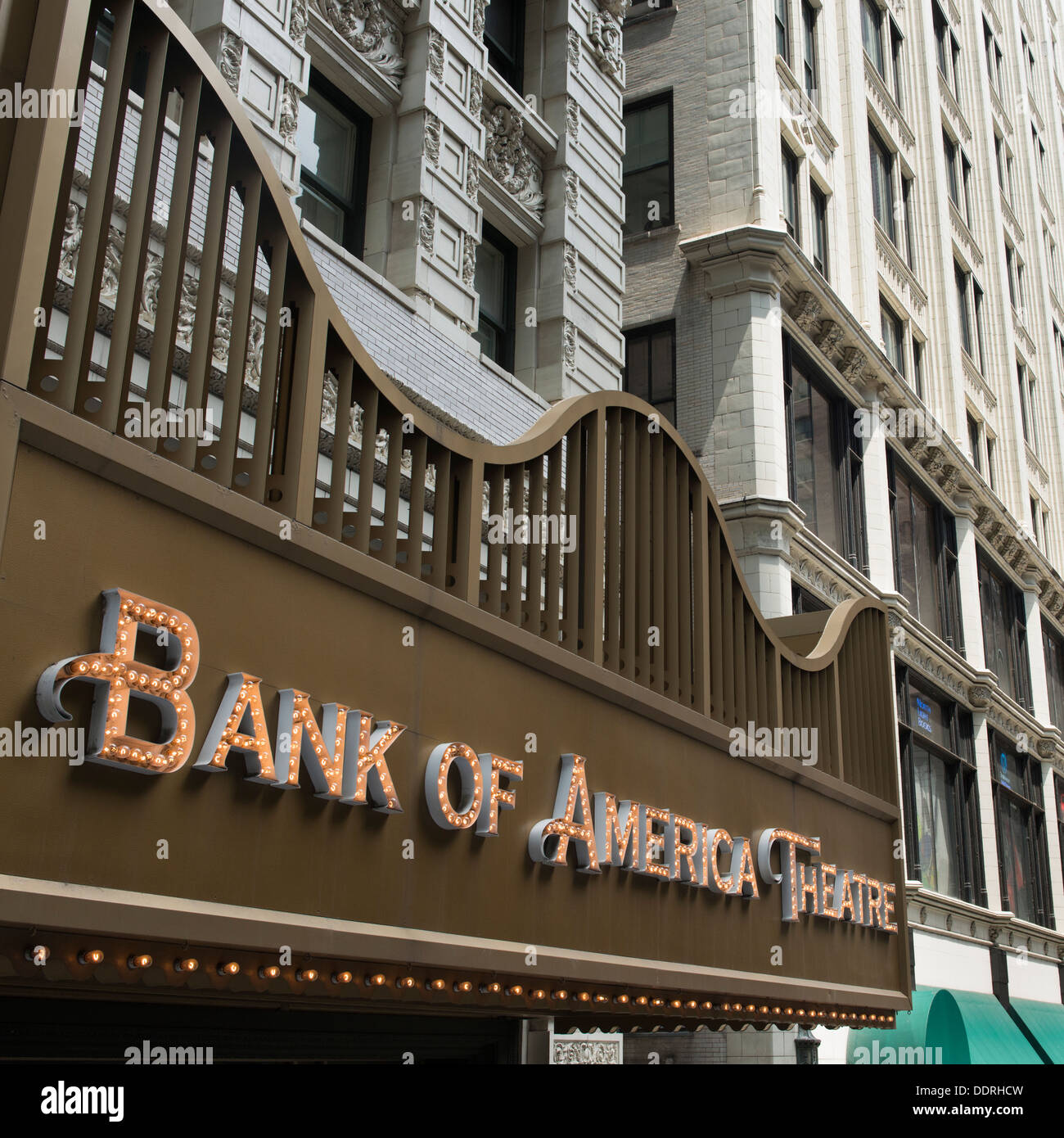 Low angle view of Bank of America Theatre, Chicago, comté de Cook, Illinois, États-Unis Banque D'Images