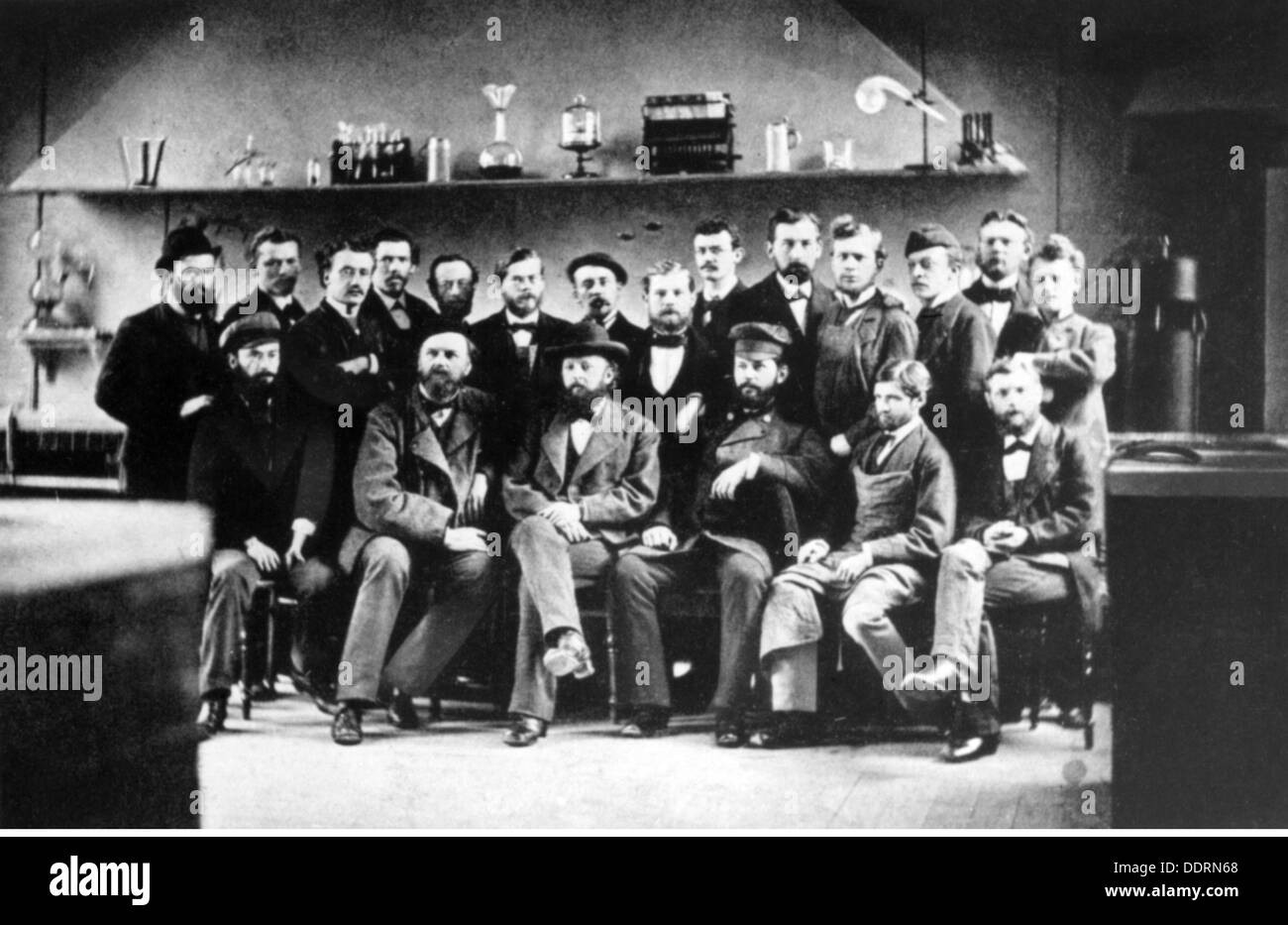 Pédagogie, étudiants, photo de groupe au laboratoire chimique de l'Université de Munich, hiver 1877 / 1878, droits additionnels-Clearences-non disponible Banque D'Images