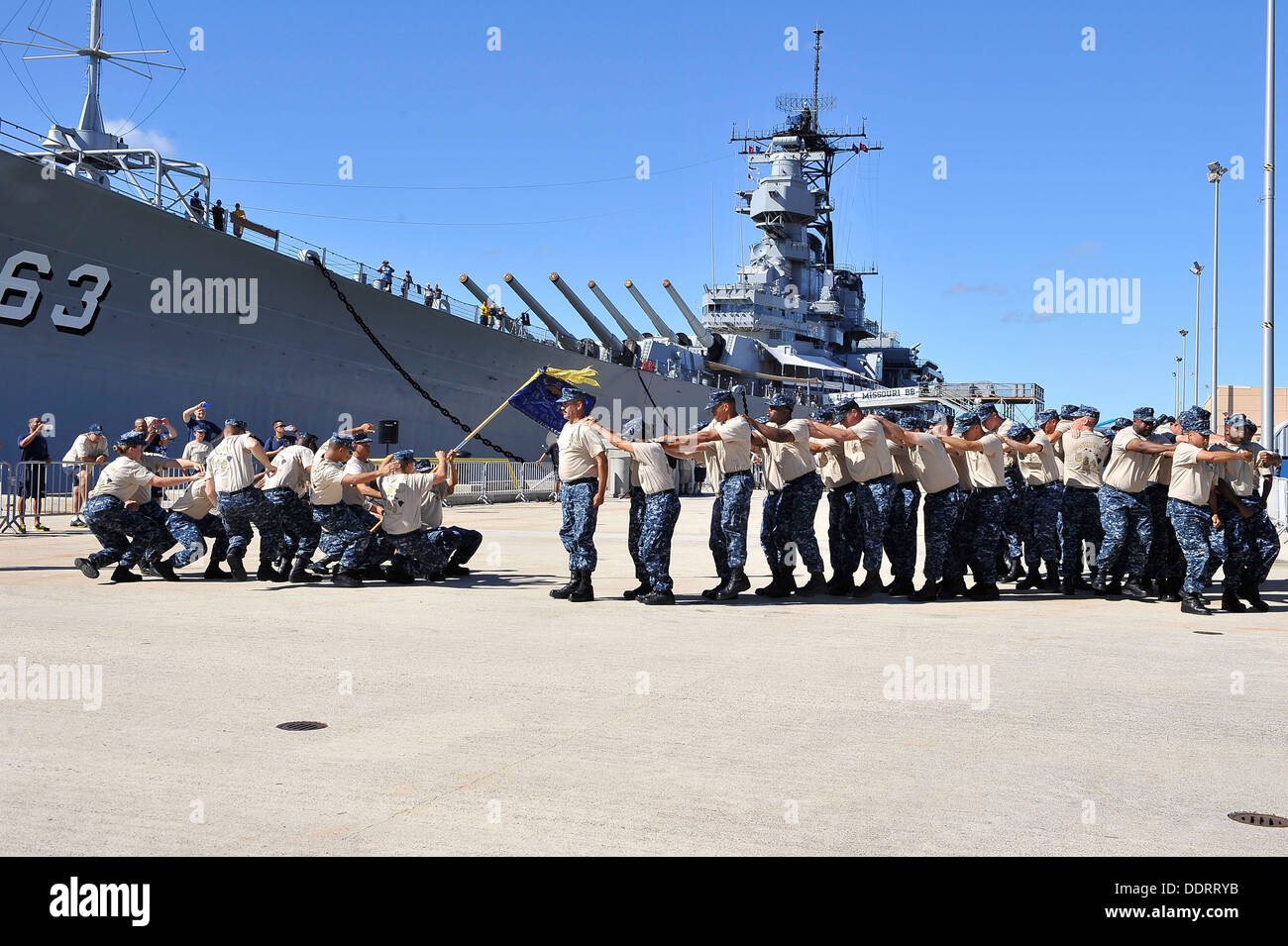 Chef de harem à partir de plusieurs commandes autour de la région de la marine participent à Hawaii le premier Premier Maître (CPO) La Journée de la fierté Hawaii et de Cadence de marche, la concurrence sur le cuirassé Missouri Memorial situé sur l'Île Ford, Joint Base Pearl Harbor-H Banque D'Images