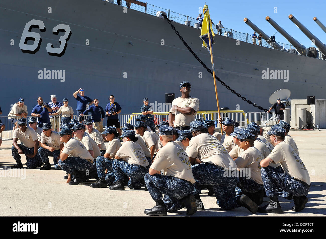 Chef de harem à partir de plusieurs commandes autour de la région de la marine participent à Hawaii le premier Premier Maître (CPO) La Journée de la fierté Hawaii et de Cadence de marche, la concurrence sur le cuirassé Missouri Memorial situé sur l'Île Ford, Joint Base Pearl Harbor-H Banque D'Images