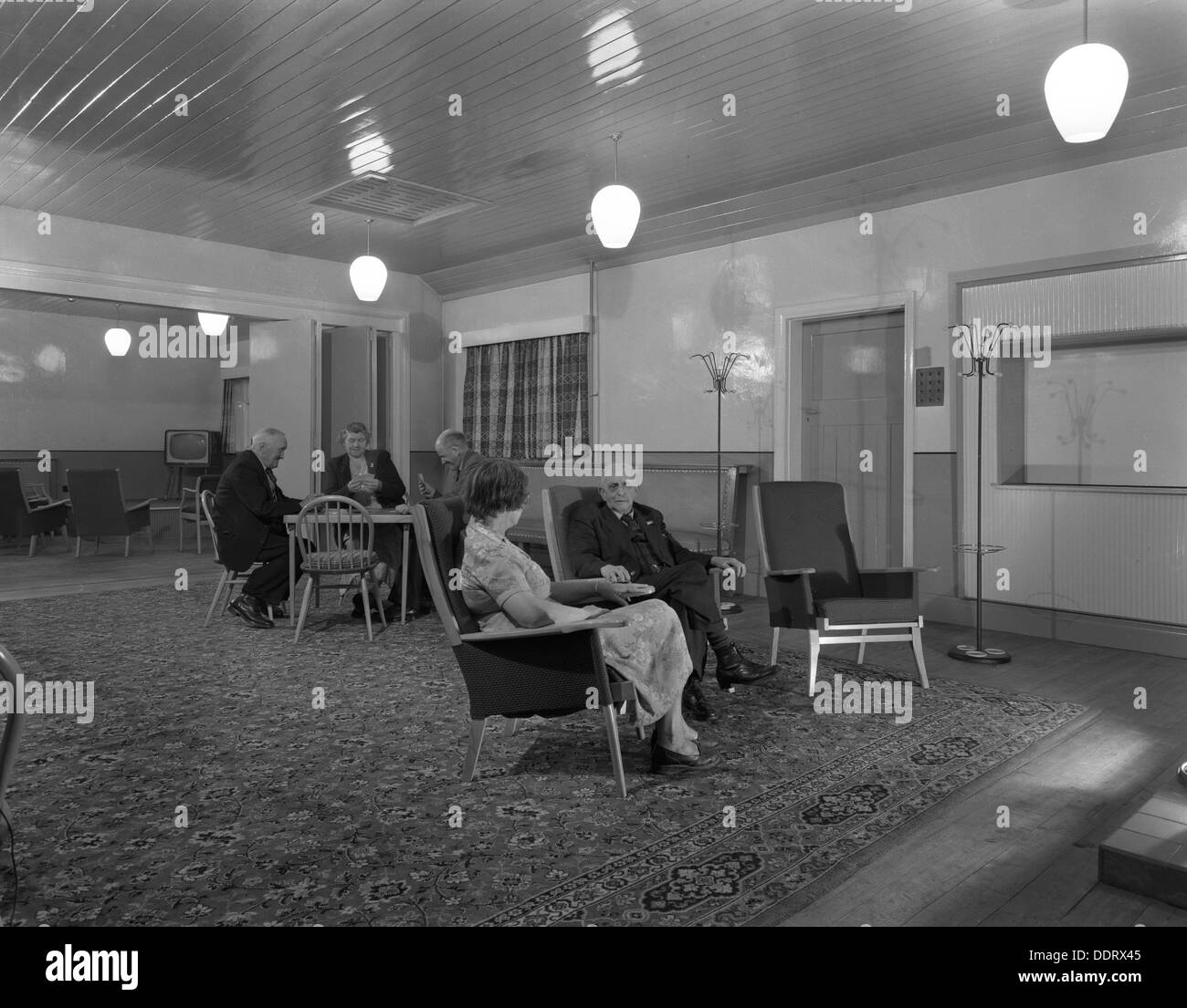 Intérieur d'une maison de retraite, Kilnhurst, South Yorkshire, 1961. Artiste : Michael Walters Banque D'Images