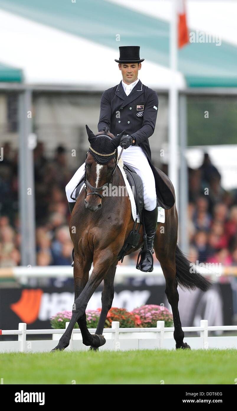 Burghley Horse Trials, Stamford, Lincolnshire, Royaume-Uni. 6 septembre 2013. Jonathan Paget [NZL] équitation CLIFTON PROMESSE diriger l 2013 Land Rover Burghley Horse Trials entrer dans la phase de cross-country samedi. La Land Rover Burghley Horse Trials ont lieu entre 5 et 8 septembre à Burghley House, Stamford. Stephen Bartholomew Bartholomew Stephen/photographie/Alamy Live News Banque D'Images