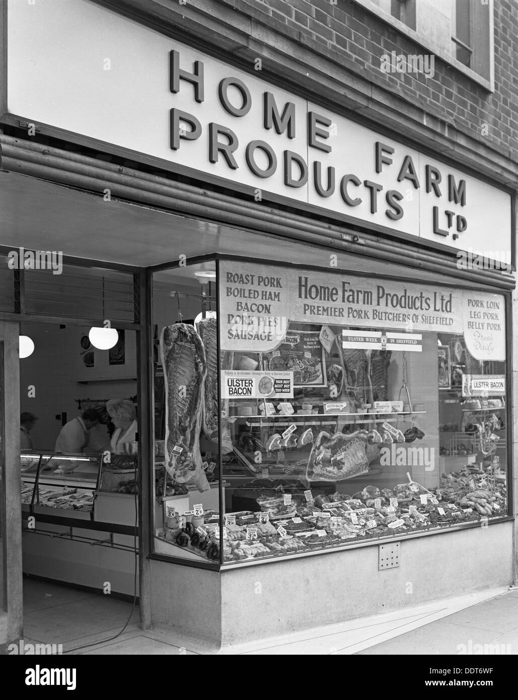Accueil Produits Agricoles Ltd boucherie/, Sheffield, South Yorkshire, 1966. Artiste : Michael Walters Banque D'Images