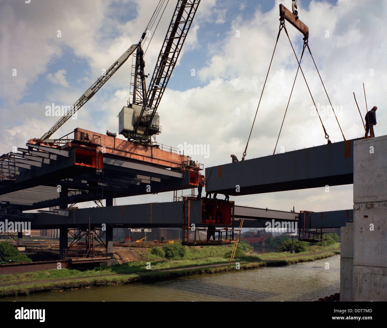 Tinsley viaduc en construction, Meadowhall, près de Sheffield, South Yorkshire, 1967. Artiste : Michael Walters Banque D'Images