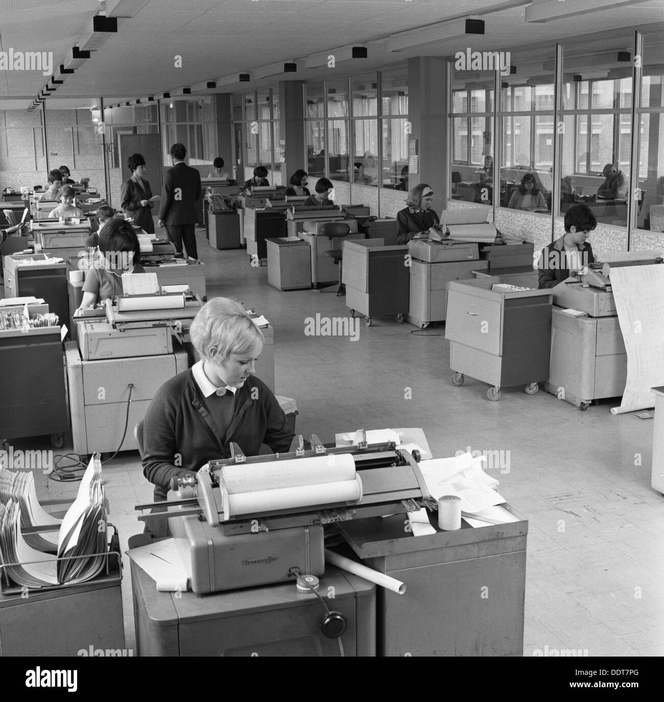 Le bureau de l'administration de Huntsman, maison du quartier général de Tetley Leeds, mai 1968. Artiste : Michael Walters Banque D'Images