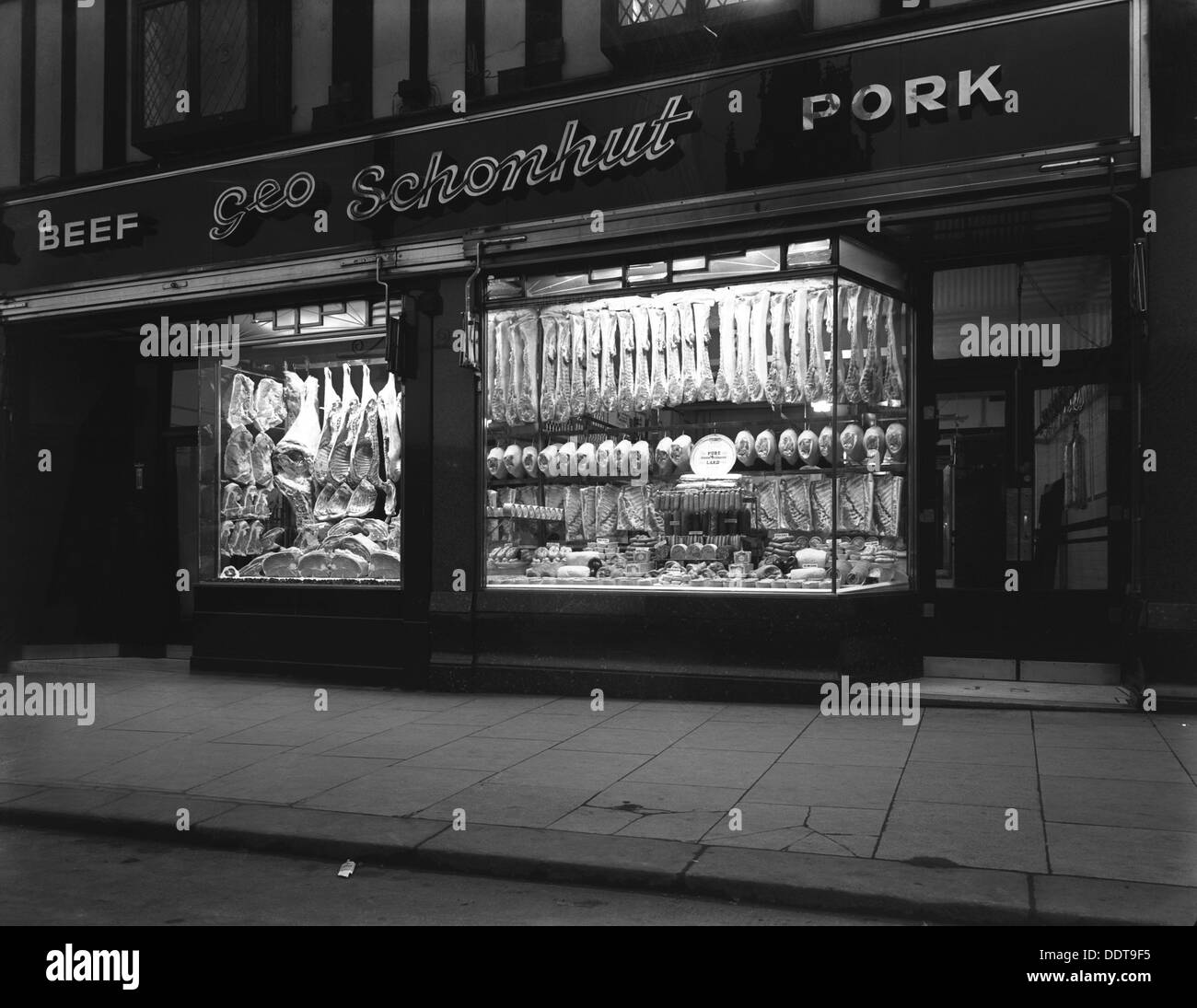 George l'Schonhut boucherie à Rotherham, dans le Yorkshire du Sud, 1955. Artiste : Michael Walters Banque D'Images