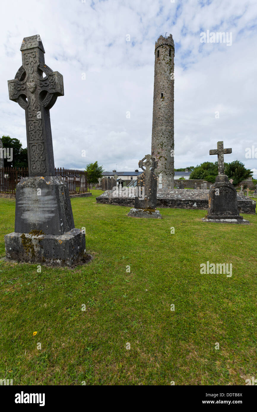 Cathédrale St Brigids et tour ronde à Kildare Town, Irlande Banque D'Images