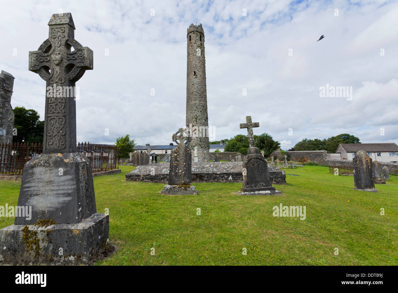 Cathédrale St Brigids et tour ronde à Kildare Town, Irlande Banque D'Images