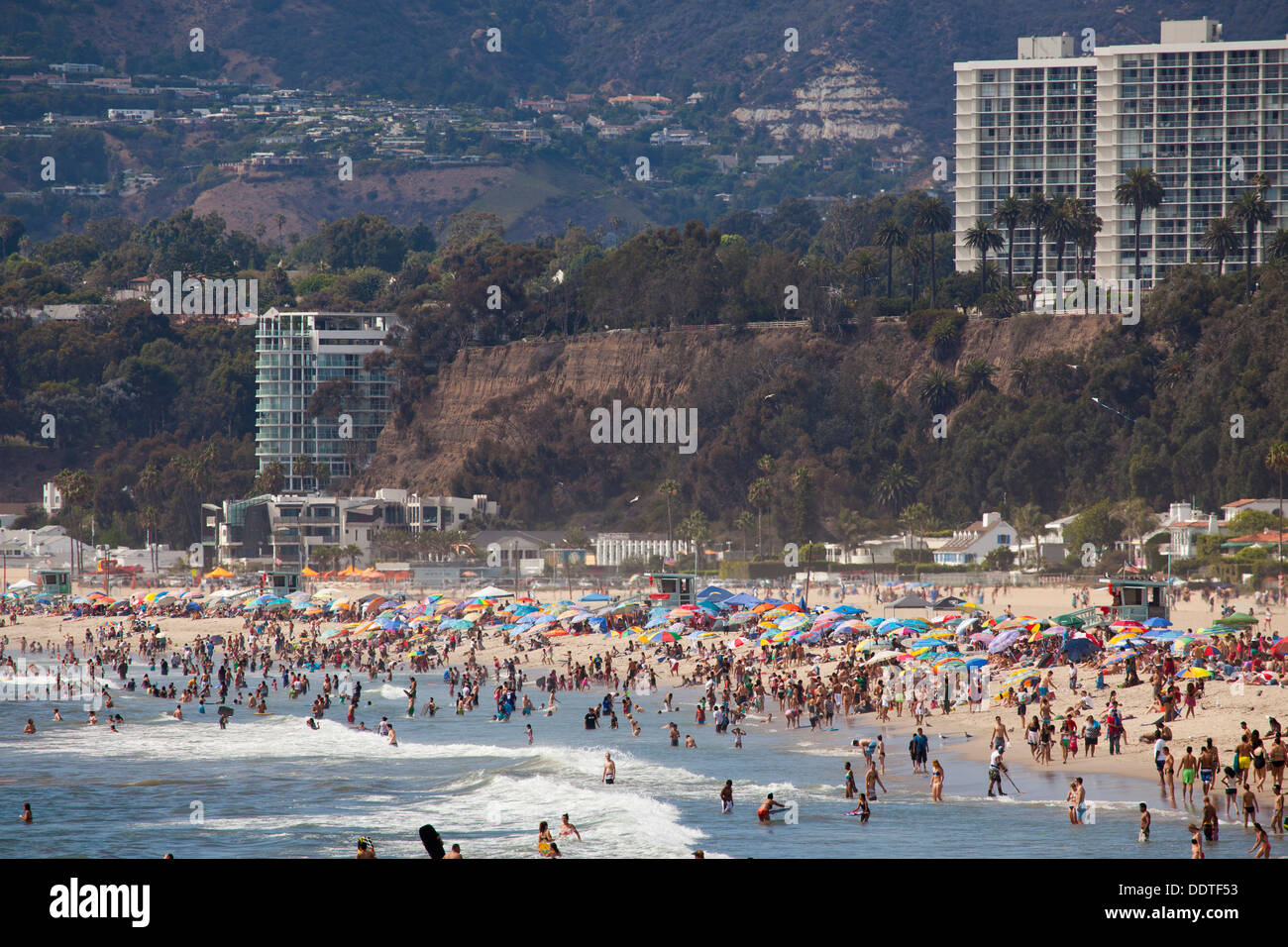 La foule le jour de la fête du Travail, vue de la jetée de Santa Monica, Santa Monica, Los Angeles, Californie, États-Unis d'Amérique Banque D'Images