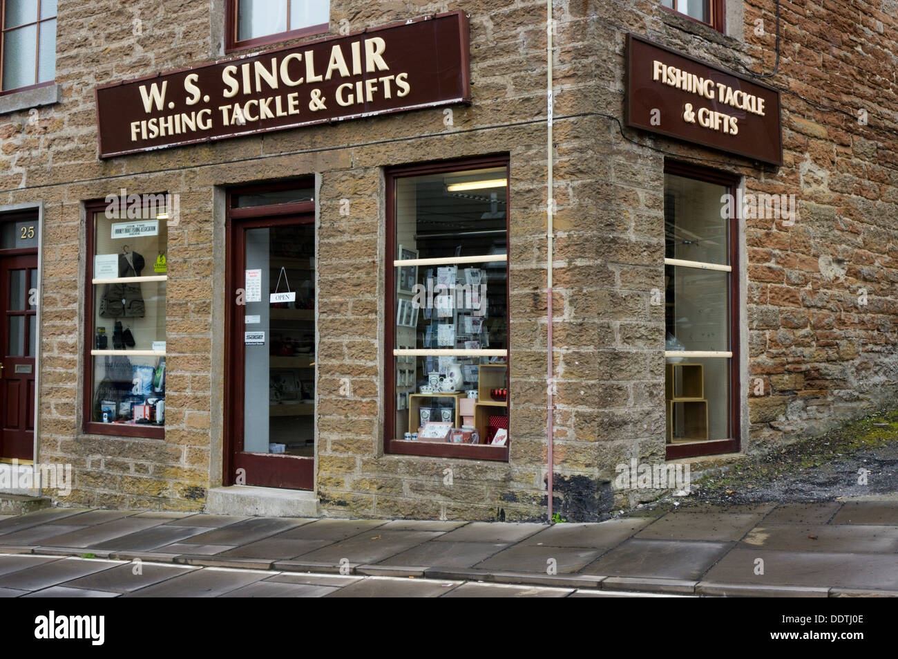 W. S. Sinclair & pêche boutique cadeaux à Stromness, Orkney. Banque D'Images