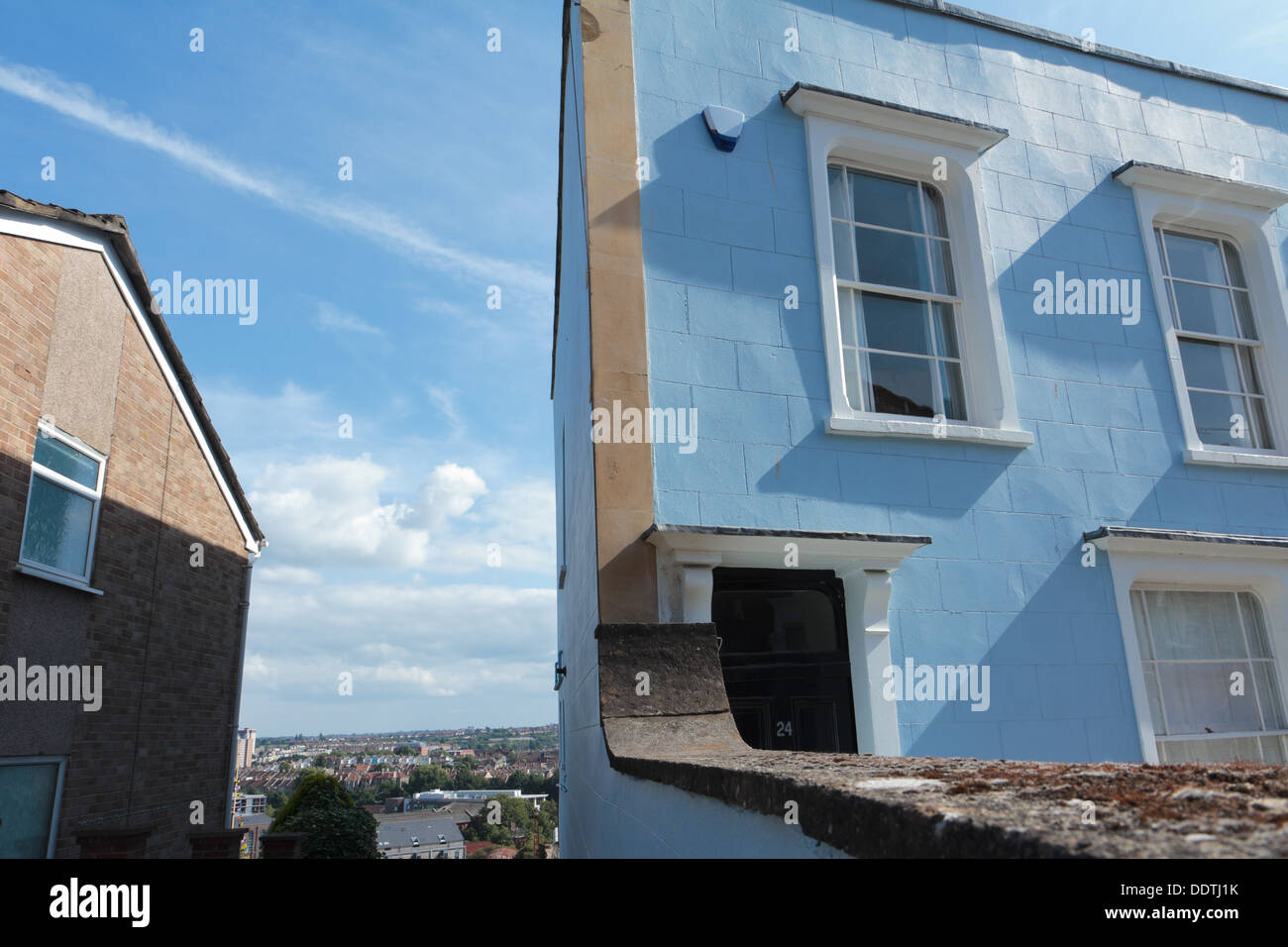 Blue Regency House colorée en condensats chauds, Clifton, Bristol, avec vue sur la ville au-delà. Banque D'Images