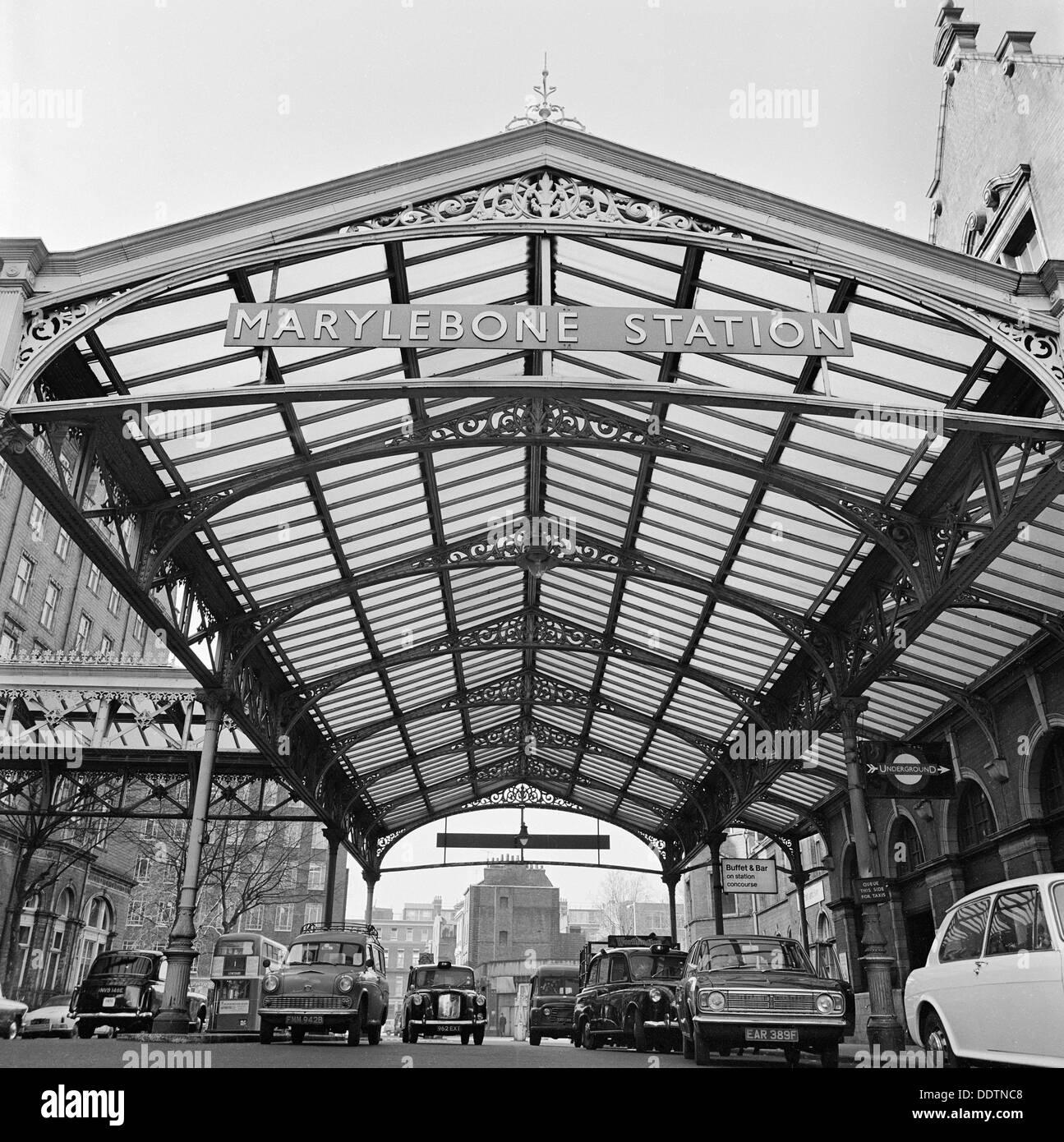La gare de Marylebone, Londres, 1960-1972. Artiste : John Gay Banque D'Images