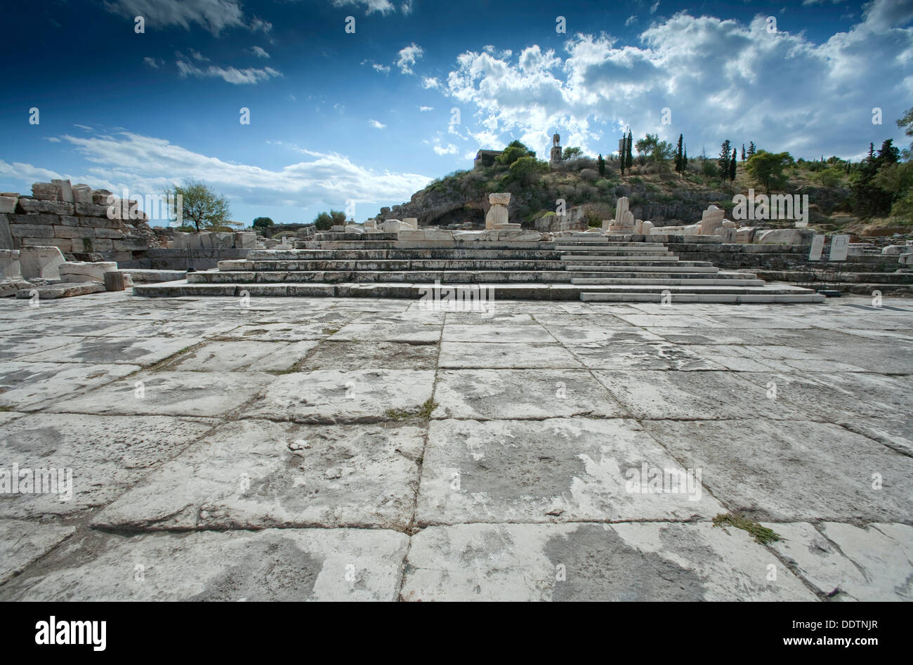 Une cour romaine en Grèce, Eleusis. Artiste : Samuel Magal Banque D'Images