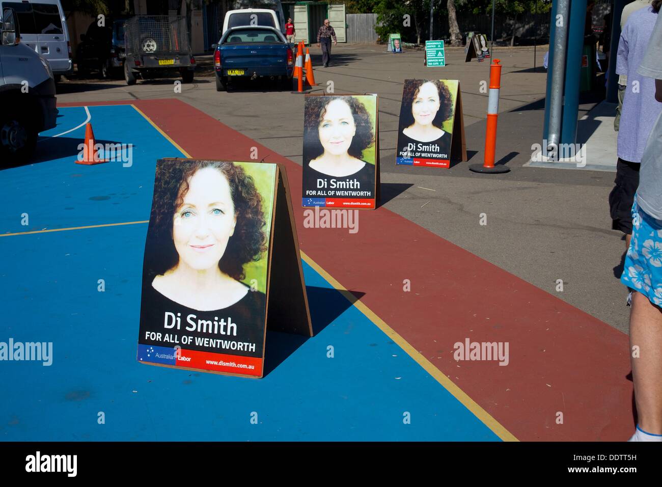 Bondi Beach, New South Wales, Australie. 7 septembre 2013. Affiches du scrutin pour Di Smith Le Parti travailliste australien candidat pour le siège de Wentworth, situé à l'intérieur des terres de l'école publique de Bondi Beach, Bondi Beach, NSW, Australie. Crédit : John Simmons/Alamy Live News Banque D'Images