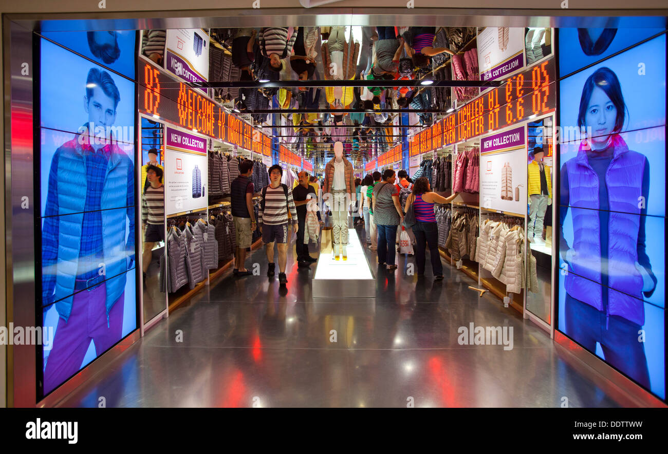 Uniqlo Flagship store, sur la 5e Avenue, Manhattan, New York, États-Unis  d'Amérique Photo Stock - Alamy