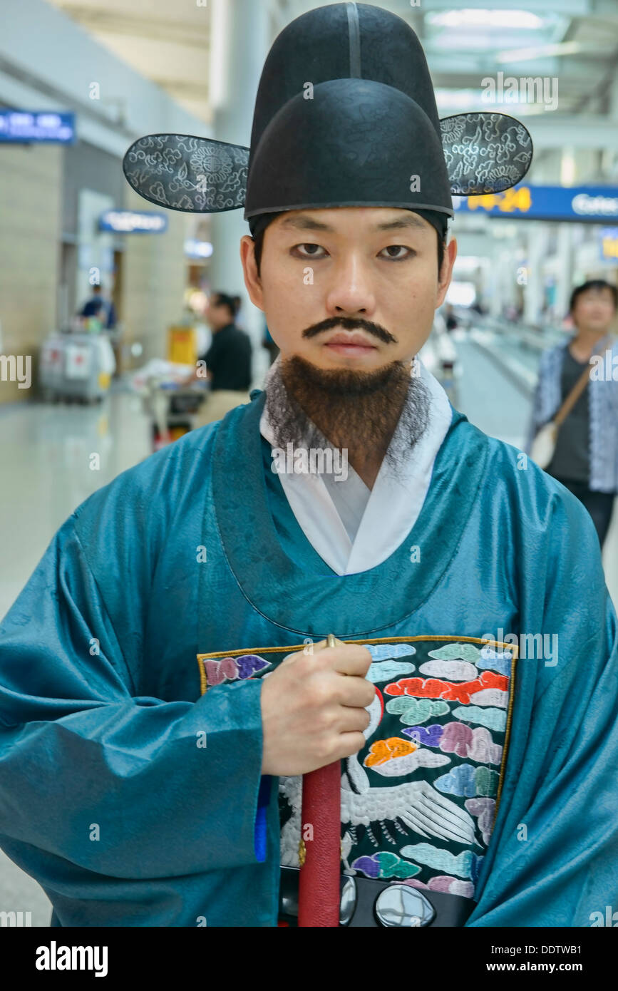 L'homme en costume traditionnel coréen, Séoul, Corée du Sud Photo Stock -  Alamy