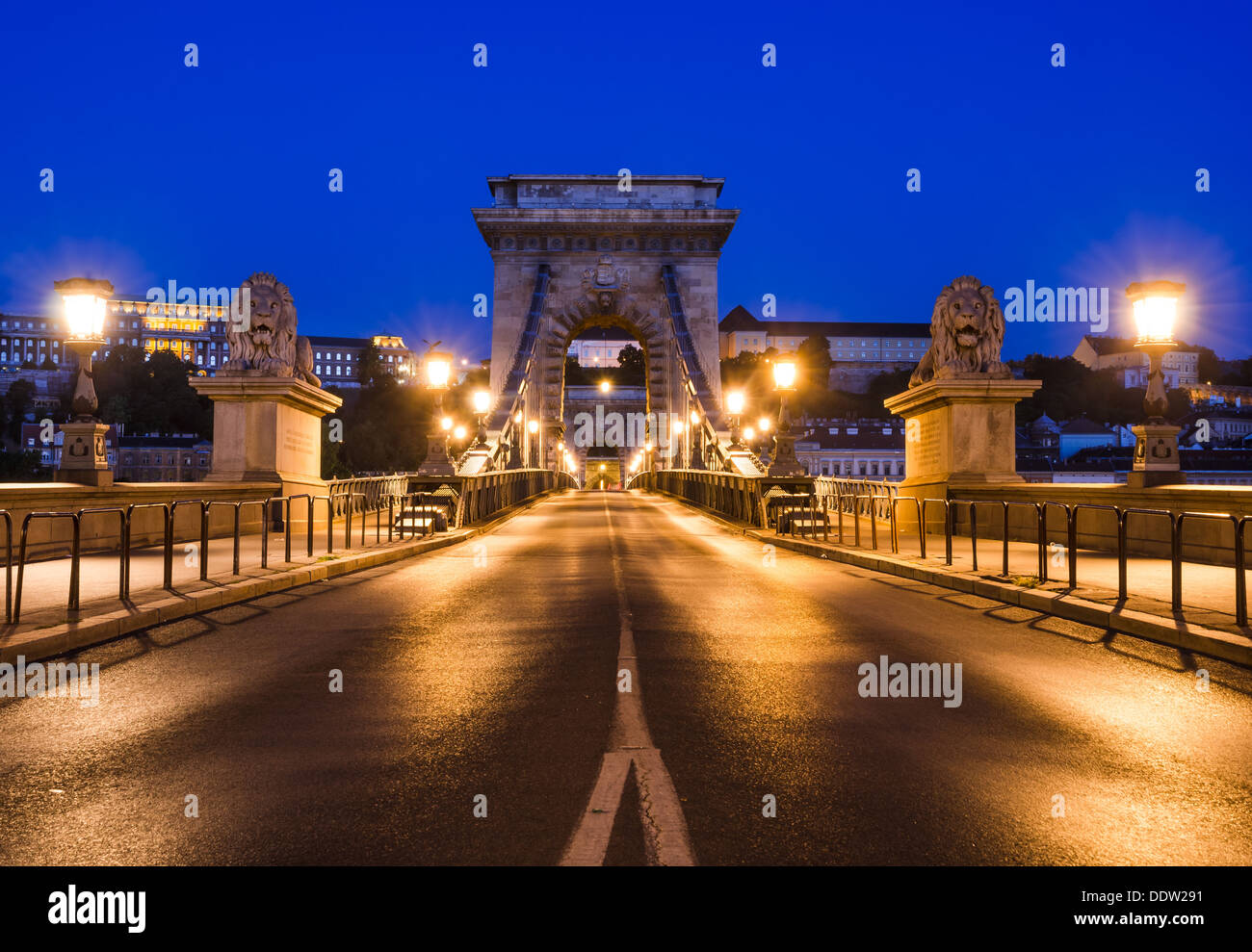 Pont des chaînes Széchenyi est une suspension qui s'étend sur le Danube entre Buda et Pest, à Budapest, capitale de la Hongrie. Banque D'Images
