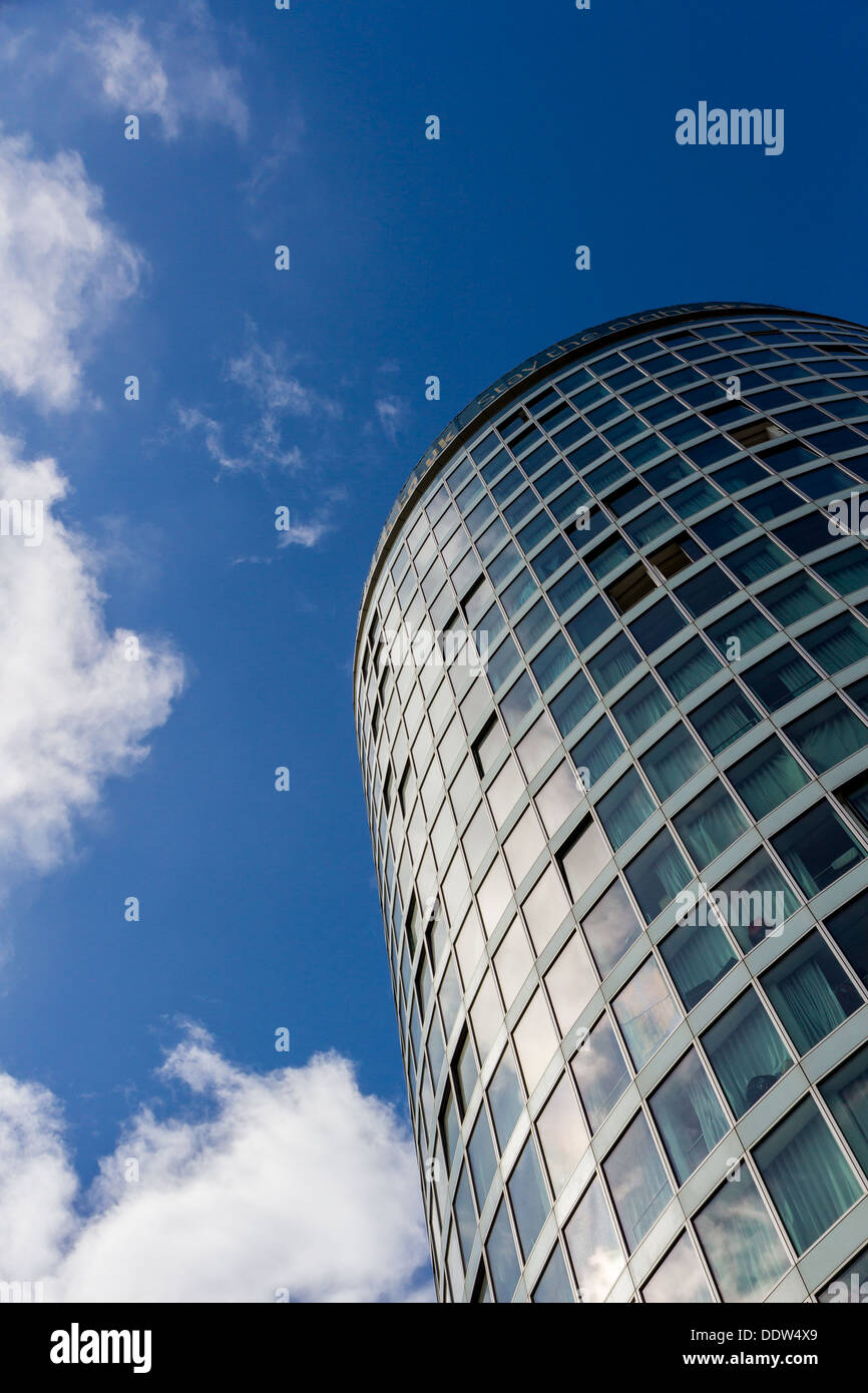 Haut bâtiment La Rotonde à Birmingham. Récemment rénové et converti en Serviced Apartments Banque D'Images