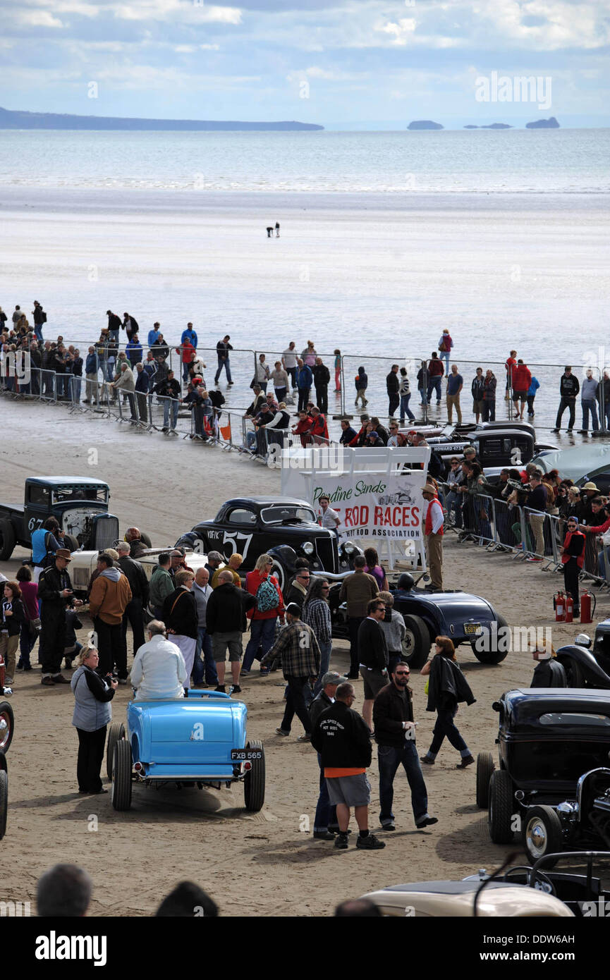 Pendine Sands, Wales, UK . 07Th Nov, 2013. La première assemblée annuelle des courses Amateur Hot Rod à Pendine Sands au large de la côte ouest du pays de Galles d'aujourd'hui. L'événement est organisé par le Vintage Hot Rod Association. © Phil Rees/Alamy Live News Crédit : Phil Rees/Alamy Live News Banque D'Images