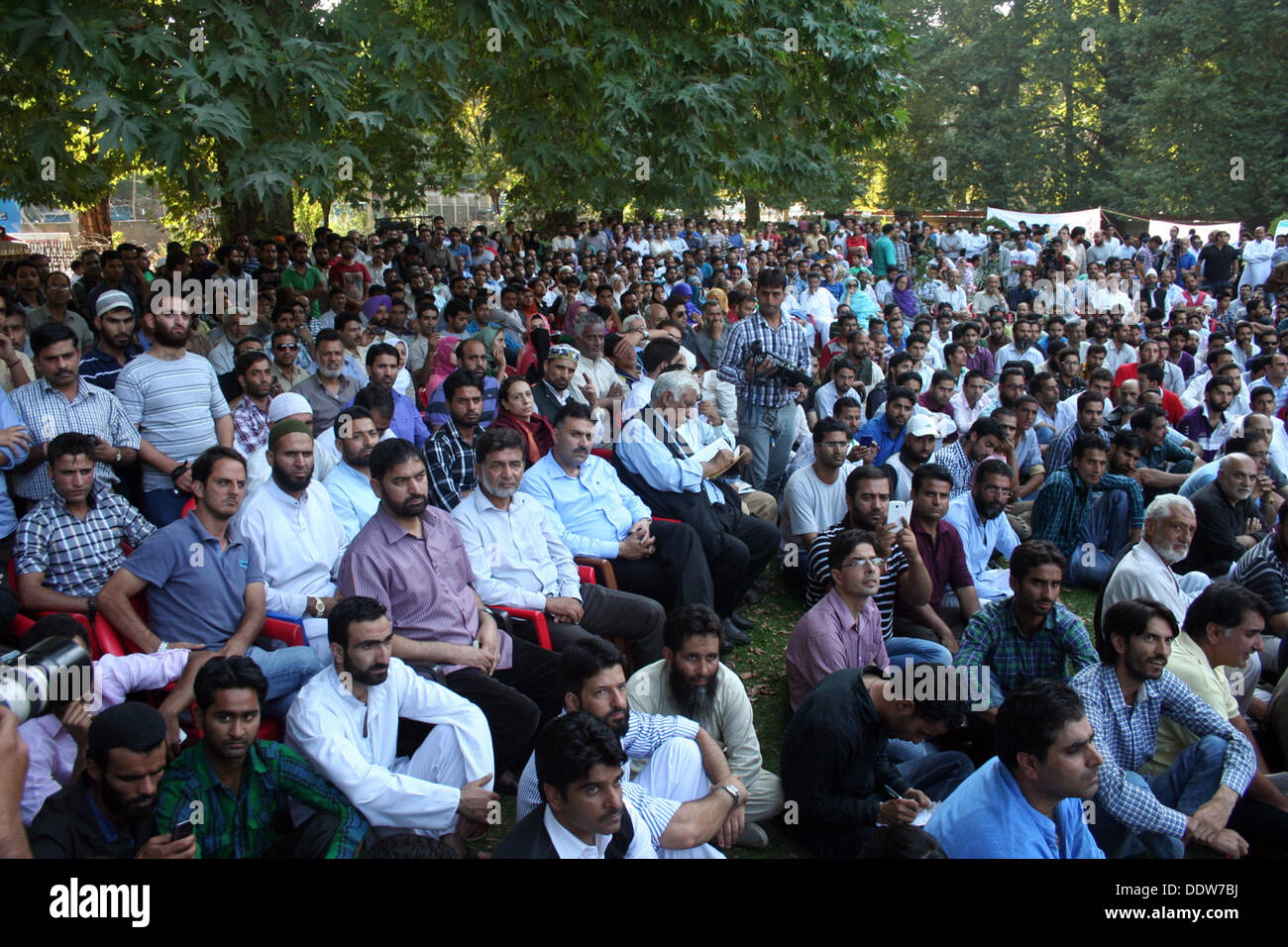 Srinagar Cachemire sous administration indienne, 07 septembre 2013.. Au milieu d'un appel d'arrêt par des groupes pro-indépendance contre un concert mettant en vedette le célèbre chef d'orchestre Zubin Mehta , les groupes de la société civile a organisé un programme de musique parallèle "Haqeeqat-e-Cachemire' ou la réalité du Cachemire pour mettre en lumière les violations présumées des droits par les forces indiennes perpétrés contre des Cachemiris (Sofi Suhail/ Alamy Live News) Banque D'Images