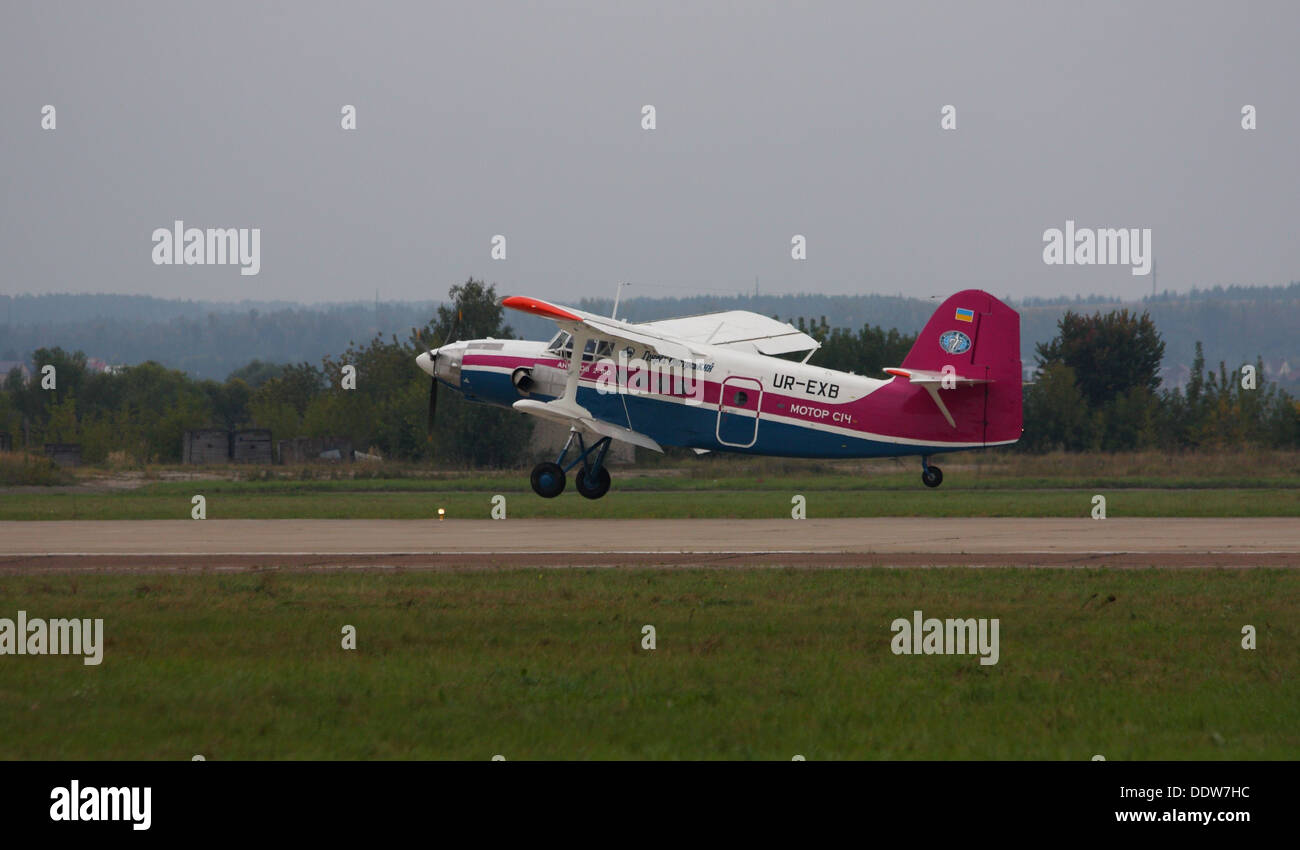 Antonov An-2-100 Banque D'Images