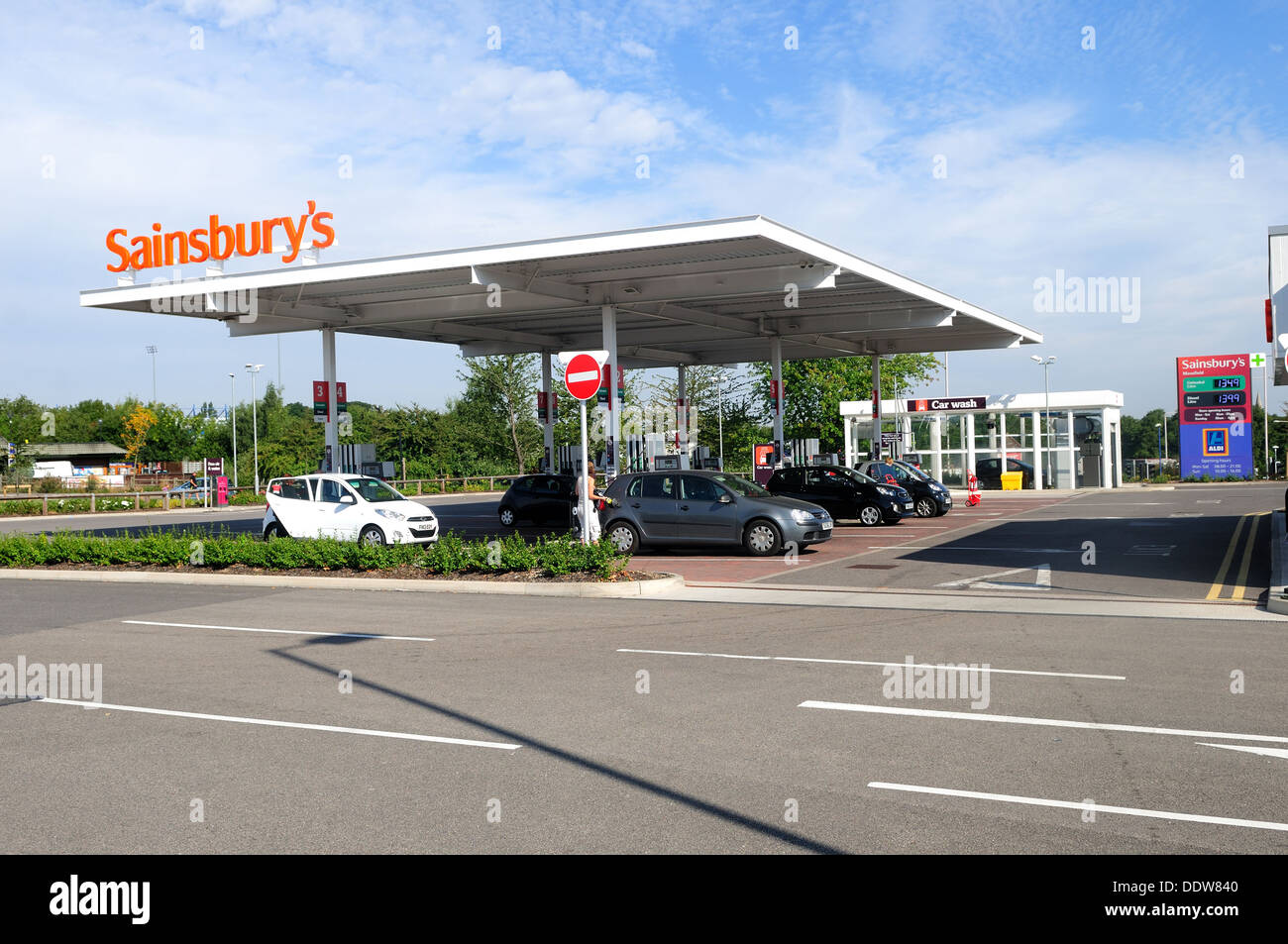 Supermarché Sainsbury's Station carburant,Mansfield,Alpes. Banque D'Images