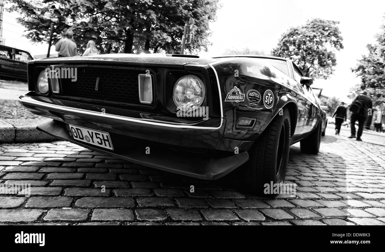 BERLIN - 11 MAI : Car Ford Mustang Mach 1 (noir et blanc), 26 Oldtimer-Tage Berlin-Brandenburg, 11 mai 2013, Berlin, Allemagne Banque D'Images