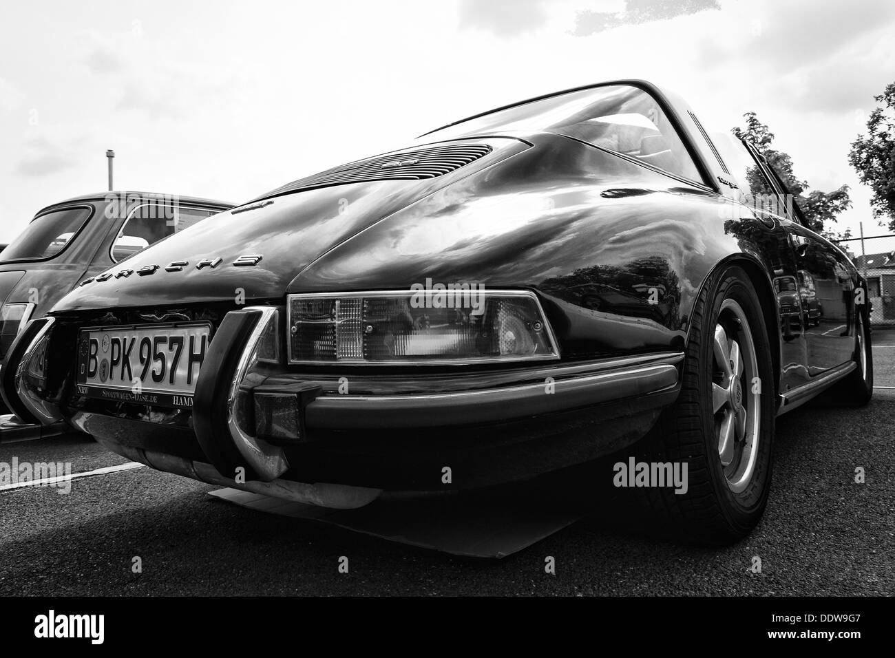 La Porsche 911 2,4 T, vue arrière (noir et blanc) Banque D'Images