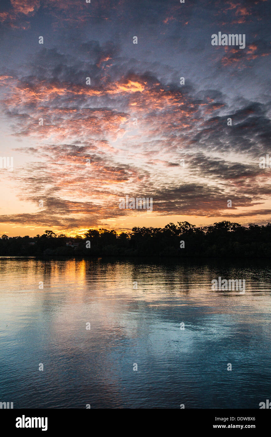 Coucher du soleil sur le fleuve de Brisbane, Queensland, Australie Banque D'Images