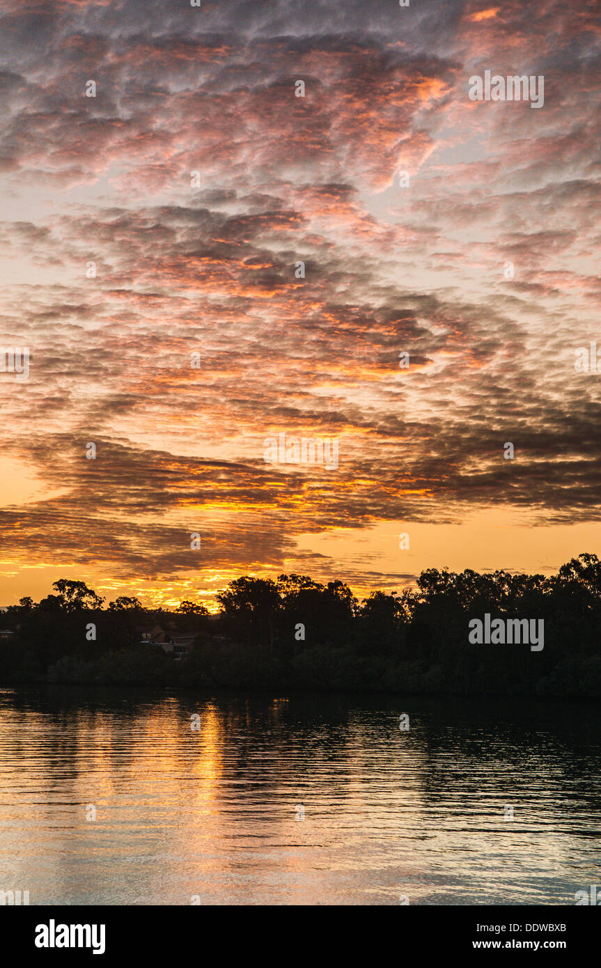 Coucher du soleil sur le fleuve de Brisbane, Queensland, Australie Banque D'Images