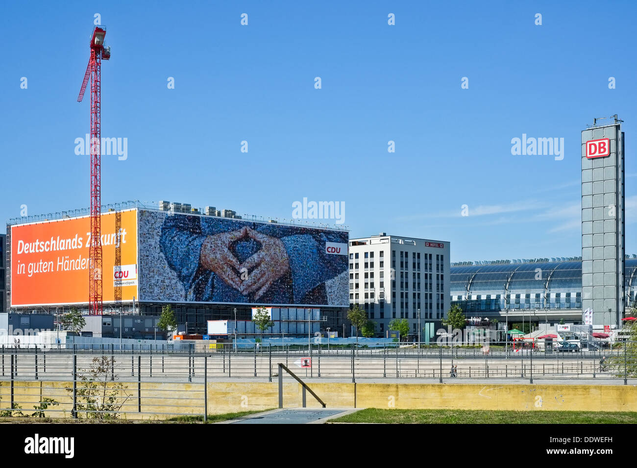 Grand triangle d'Angela Merkel à Berlin de l'affiche Banque D'Images