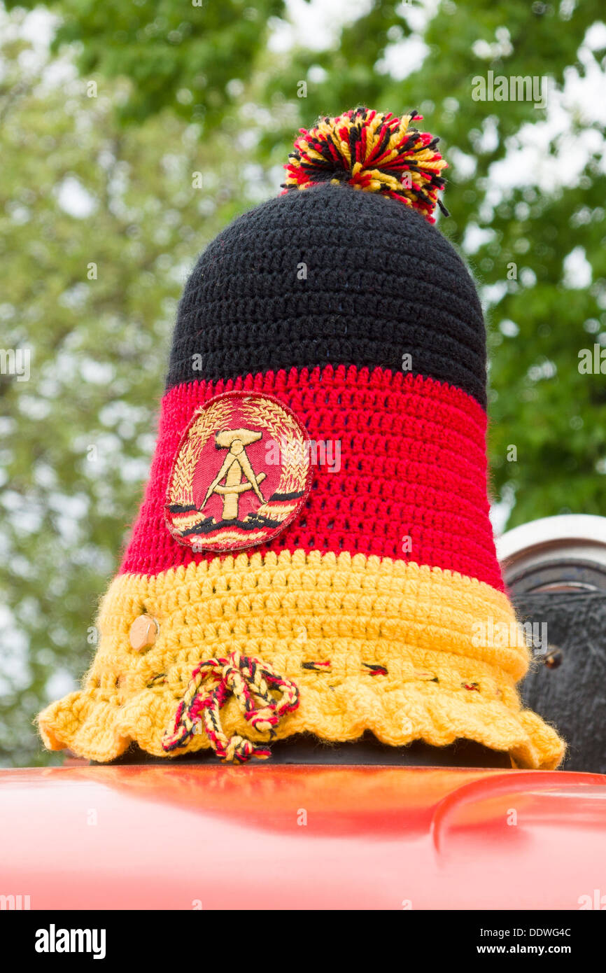 Les tricots sur l'éclairage des véhicules d'urgence dans le style de RDA Banque D'Images