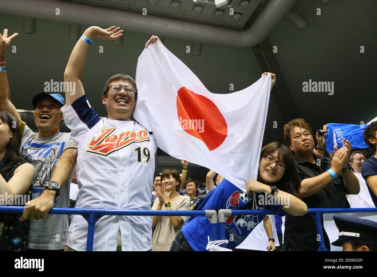 Tokyo, Japon. 7e août, 2013. La consultation du public, le 8 septembre 2013 : Les gens célèbrent après Tokyo a remporté la candidature pour accueillir les Jeux Olympiques d'été de 2020 à Tokyo, Japon Gymnase Komazawa le dimanche 8 septembre 2013. Credit : AFLO SPORT/Alamy Live News Banque D'Images