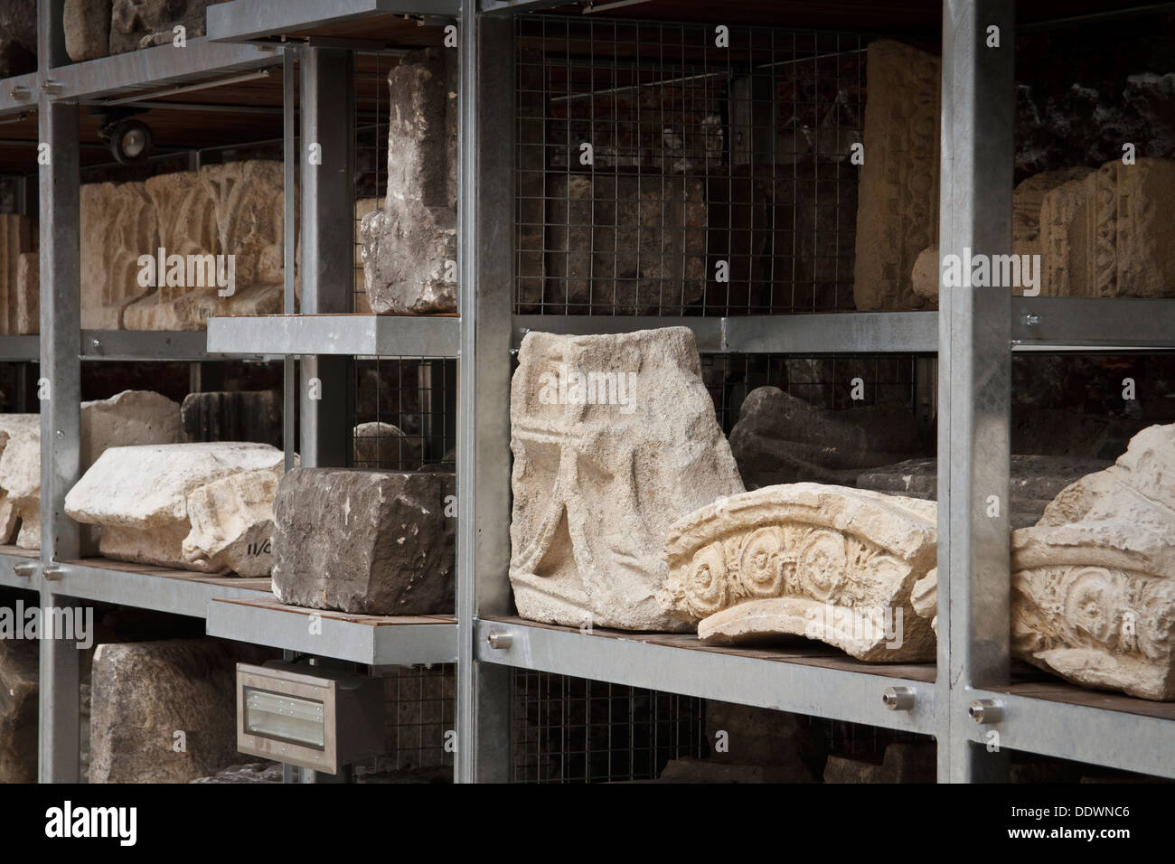 Détails architecturaux anciens et pièces recueillies dans Europeum - une partie du Musée National de Cracovie. Banque D'Images
