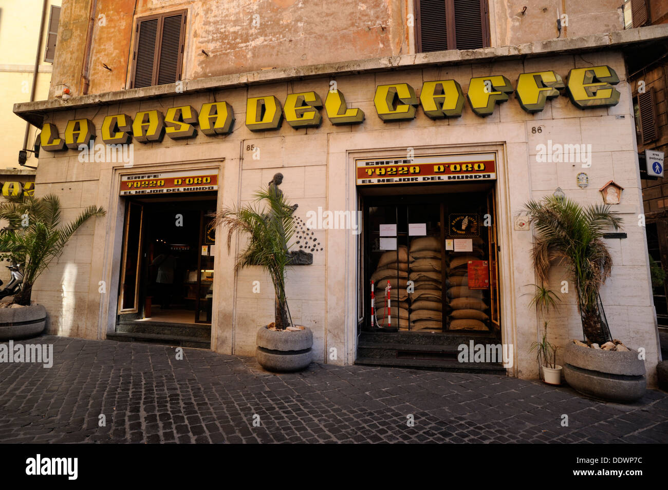Italie, Rome, Caffè Tazza d'Oro Banque D'Images